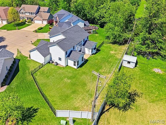3rd image of 729 Sterling Terrace Ct