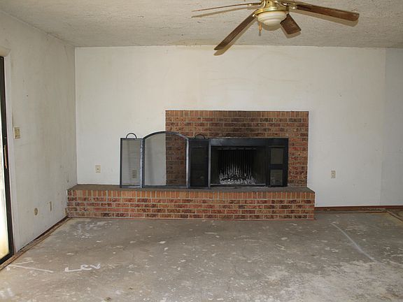3rd image of 2612 Los Tretos St NW