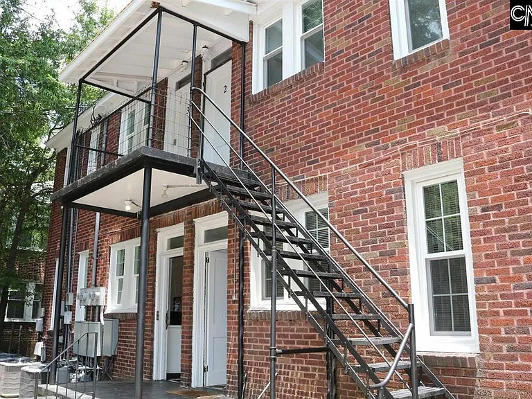 303 King St — Photo 37