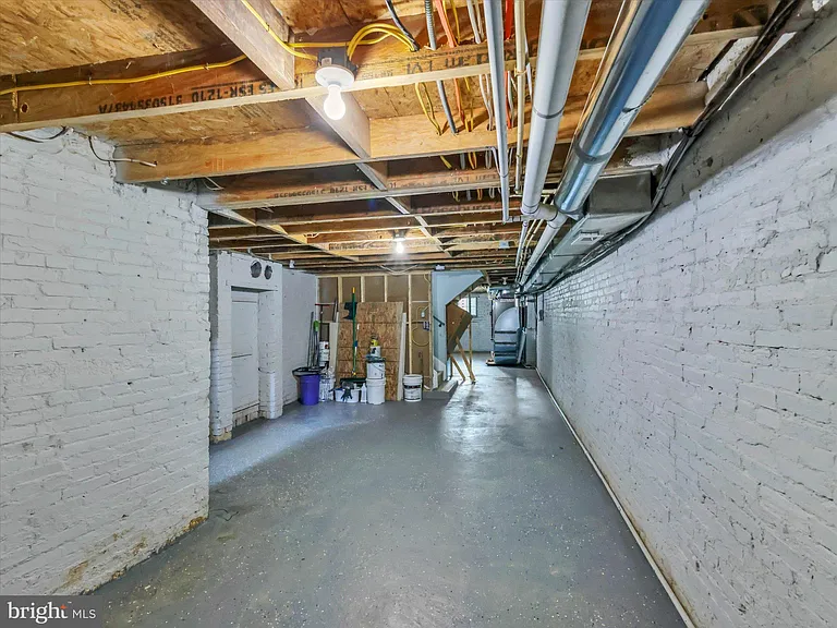 555 Presstman St — Photo 35