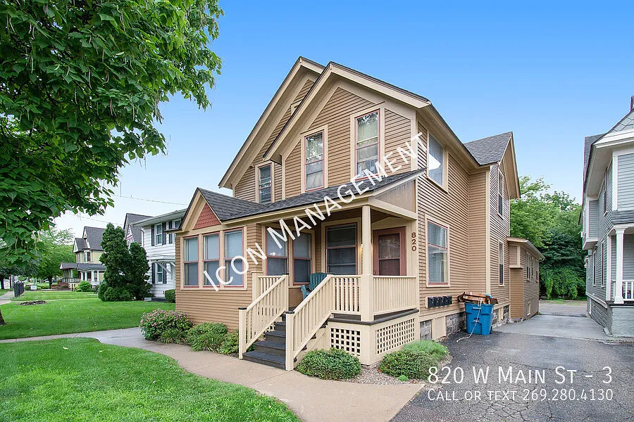 Close to K-College, WMU, Downtown Kalamazoo — Photo 2