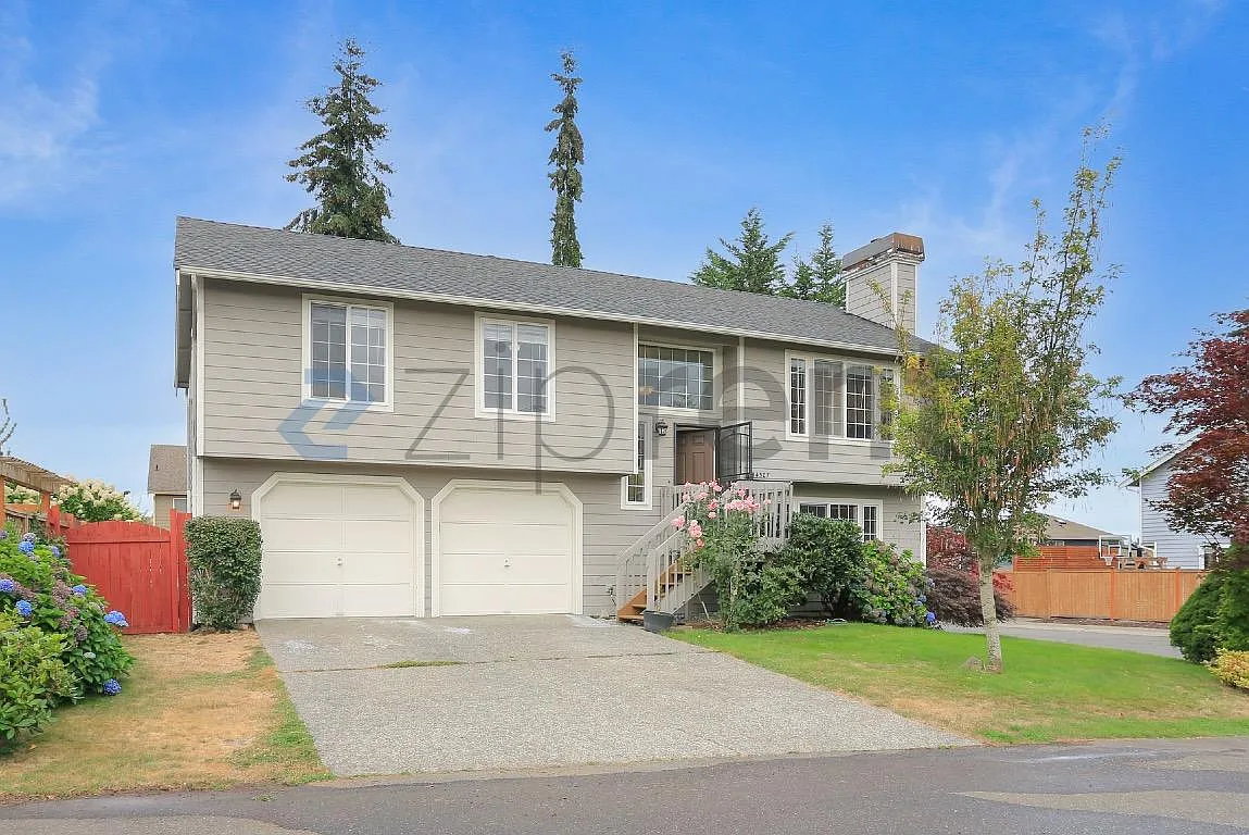 3 bed, 2.5 bath, 1680 sqft, $3,218 — Photo 1
