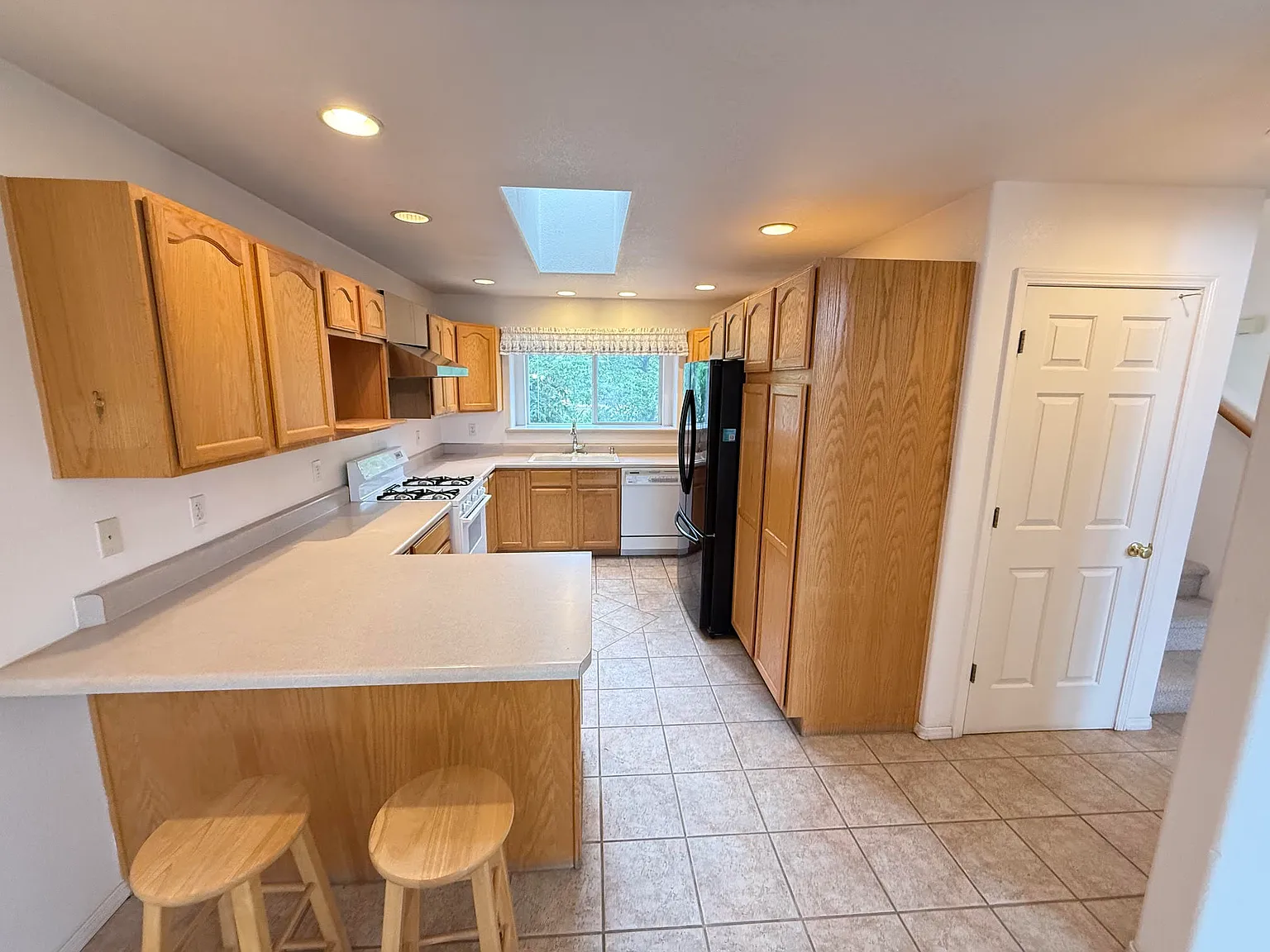 3 bed, 2.5 bath, 2188 sqft, $2,780 — Photo 3