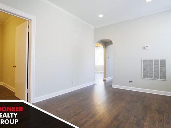 2nd image of 2257 W Hirsch St #1W
