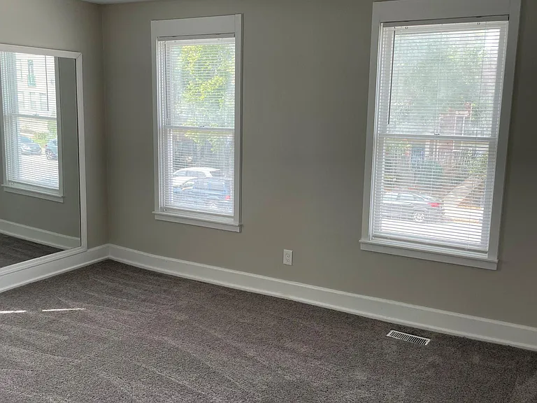 715 N East St — Photo 12