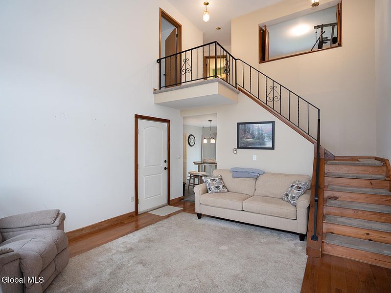 4th image of 52 Streamview Lane