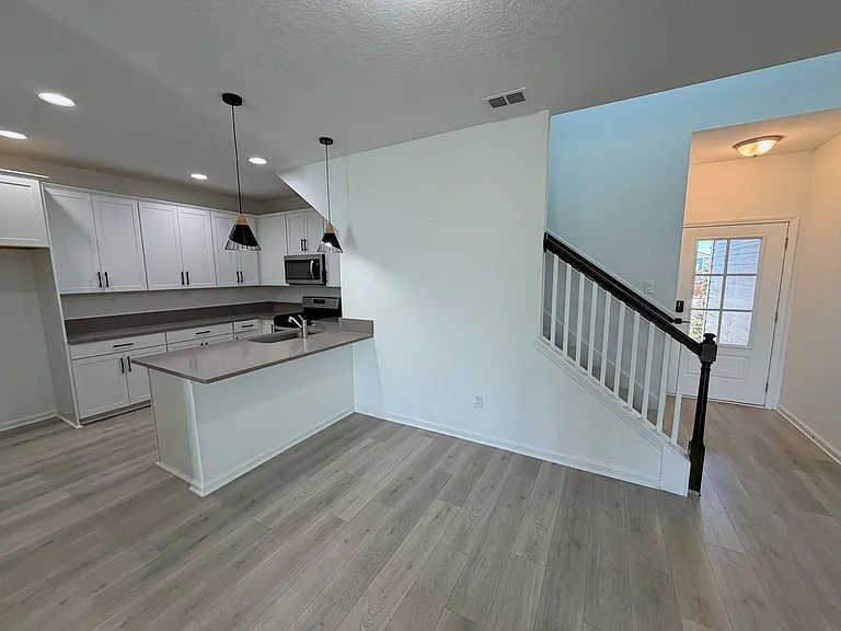 716 Cherry Elm Dr — Photo 3