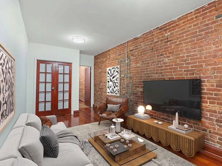 316 W 19th St #2E — Photo 2