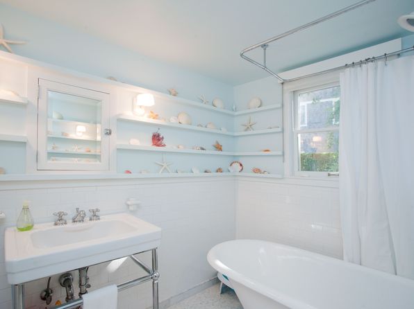 195 Oak St, Bridgehampton, NY 11932