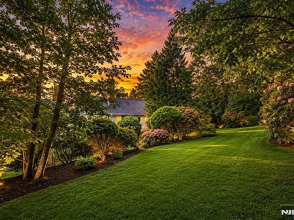 5th image of 16 N Brae Court