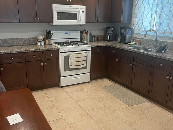 5th image of 1153 Montauk Ln