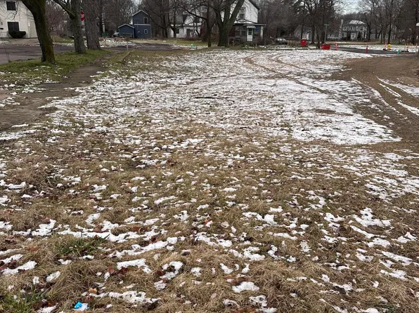 407 Clay St, Benton Harbor, MI 49022