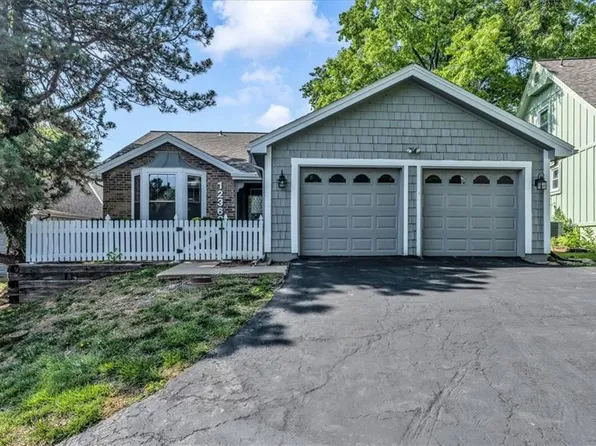 12368 W 82nd Pl, Lenexa, KS 66215