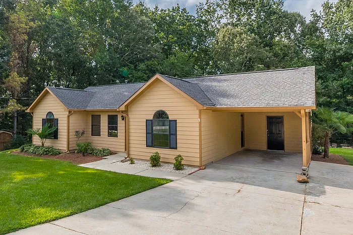 3 bed, 2.0 bath, 1207 sqft, $1,800 — Photo 3