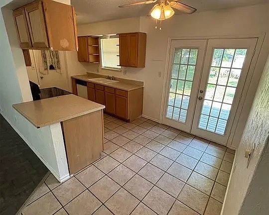 3rd image of 744 N Markwell Ave