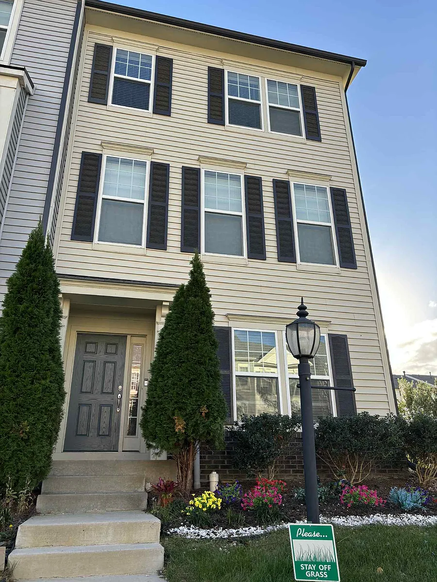 Building Photo - Hedwig Ln