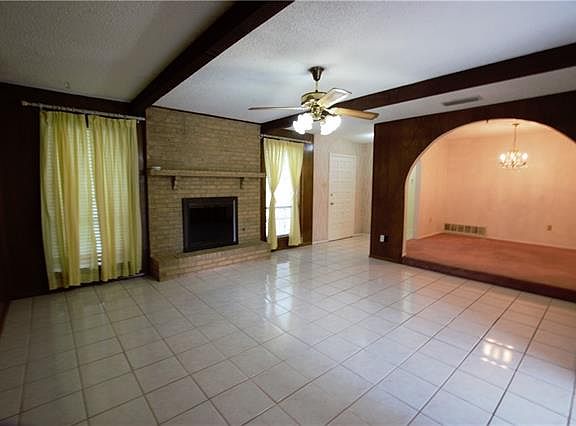 3rd image of 2610 Sam Houston Dr