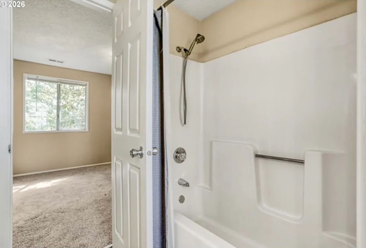 3 bed, 1.5 bath, 1500 sqft, $985 — Photo 2