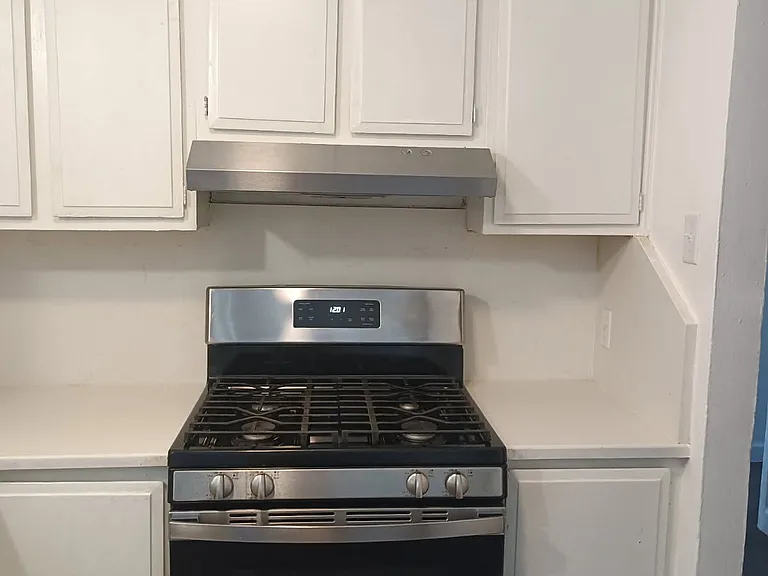 1720 Rockbridge Ter #B — Photo 2