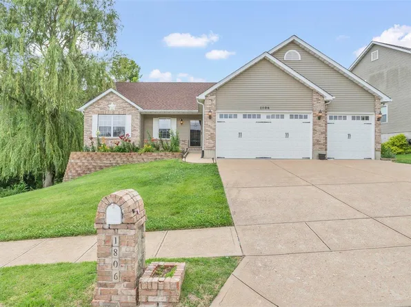 1806 Championship Ln, Festus, MO 63028