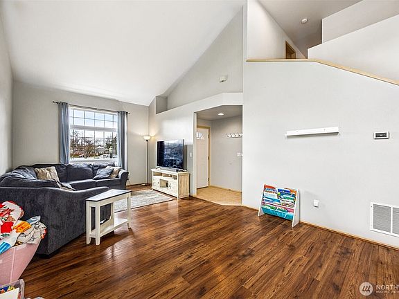 4th image of 7503 Village Dr