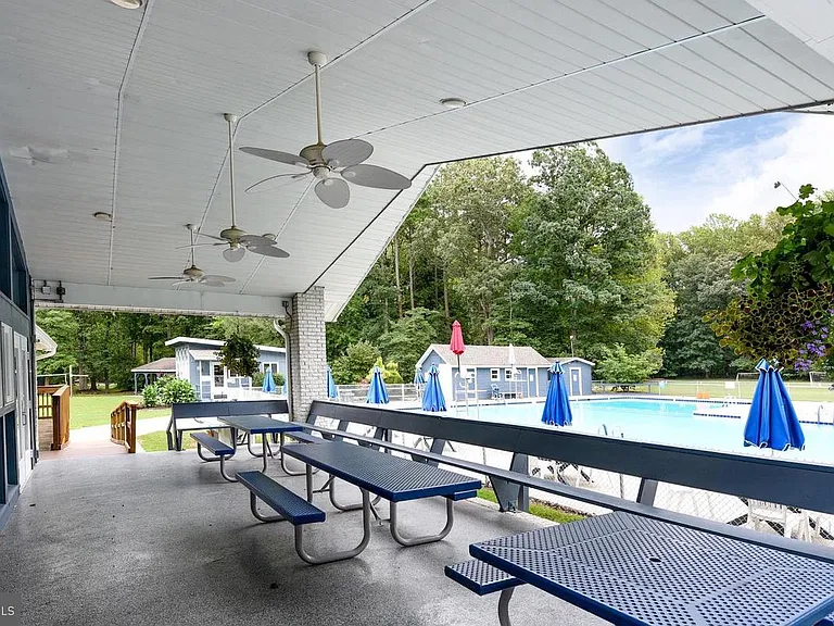 33179 Woodland Ct S — Photo 42