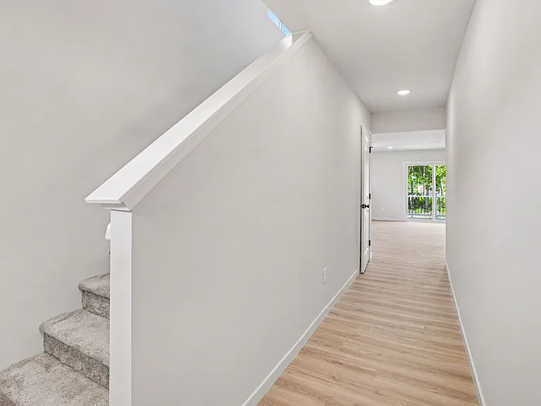 360 N Sherman St — Photo 14