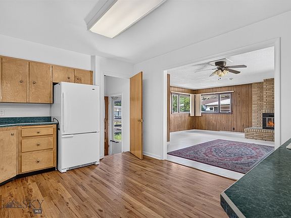 3rd image of 1016 W 3rd St