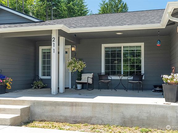 2nd image of 211 W Rock View Place