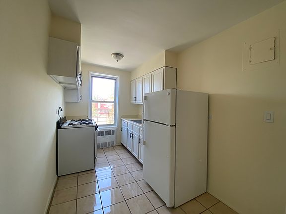 4th image of 8336 Beverly Rd APT 6A