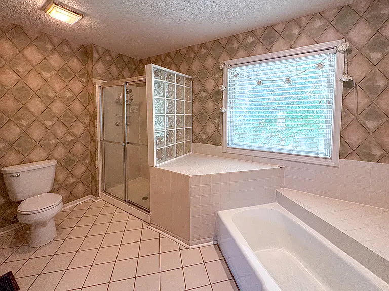 1307 NE 96th Ter — Photo 28