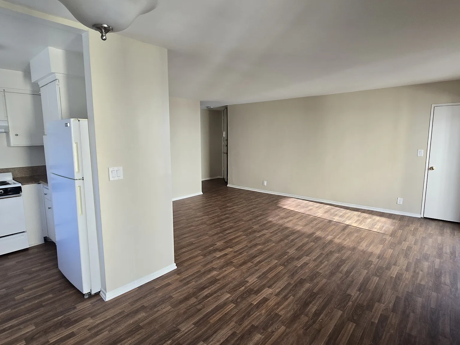 2 bed, 1100 sqft, $2,395 — Photo 3