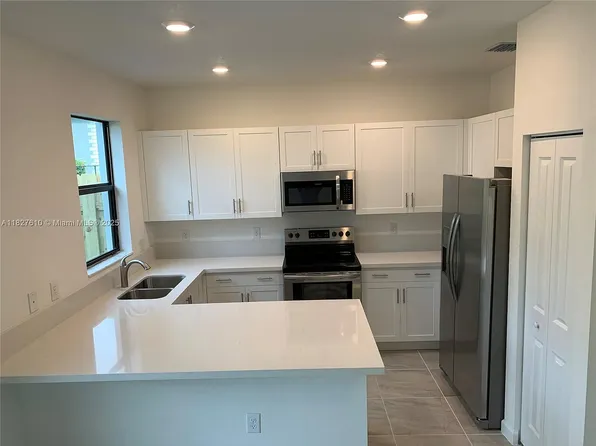 303 NE 208th Ter, Miami, FL 33179