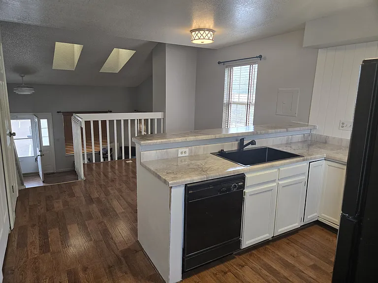 2162 Giltshire Dr — Photo 8
