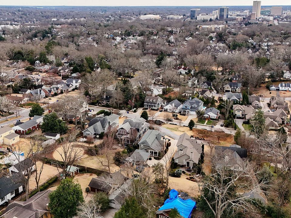 2nd image of 15 W Hillcrest Dr