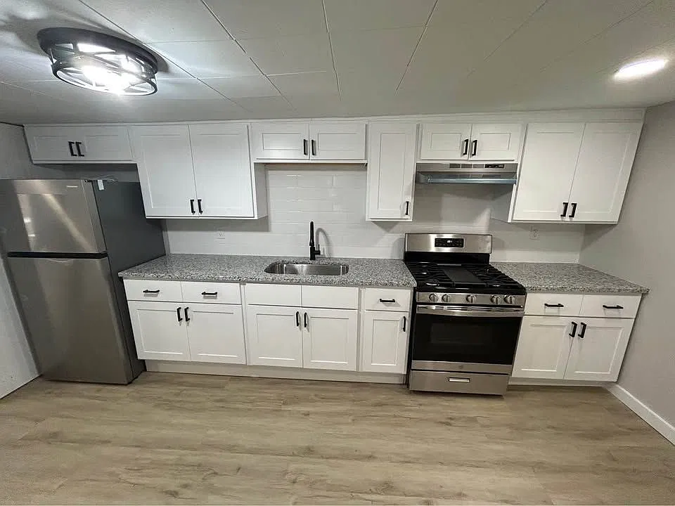 2 bed, 1.0 bath, 1400 sqft, $1,400 — Photo 2