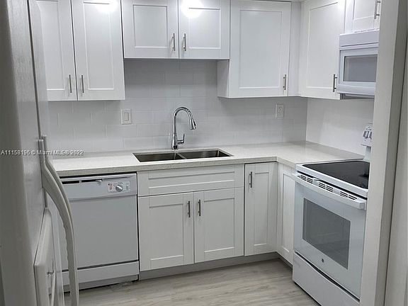 3rd image of 1450 Brickell Bay Dr APT 414