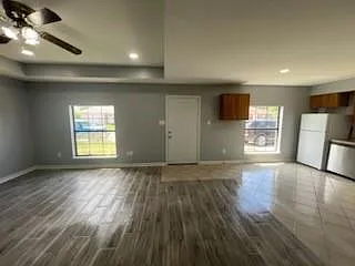 3903 Juno Dr — Photo 2