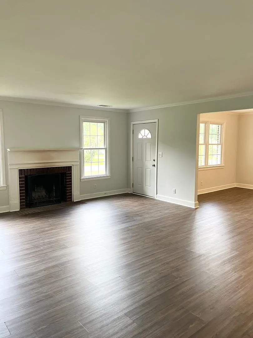 Charming 3 bed, 2 bath on Corner Lot in Old Pooler — Photo 4