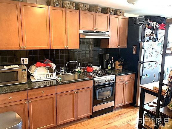 3rd image of 129 E 7th St #3