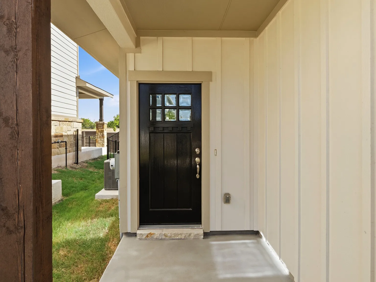 3 bed, 2.5 bath, 1602 sqft, $2,295 — Photo 3