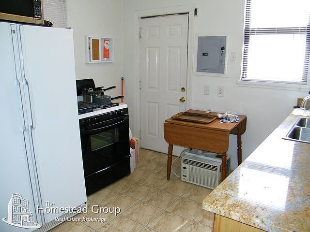 2nd image of 1855 W Grand Ave #2F