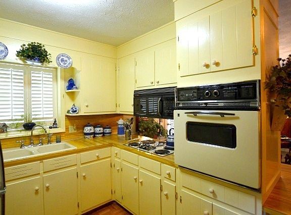 5th image of 3588 Redcliff Dr