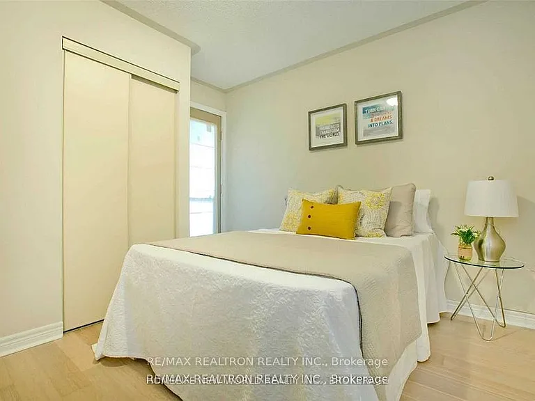 269 Finch Ave E — Photo 21