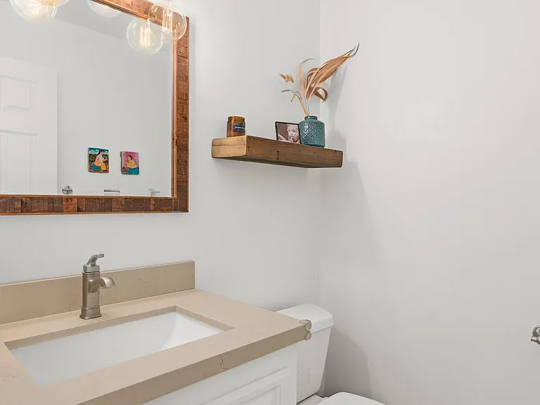 2341 Manchester Ave — Photo 11