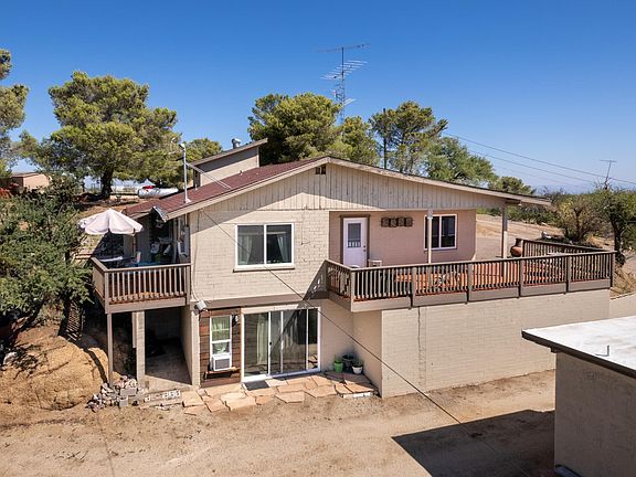 The home has a lower studio apartment with separate entrance. Can be rented for an extra $600.