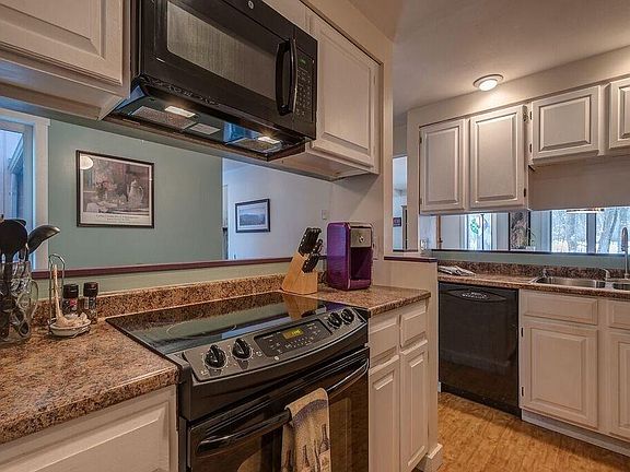 4th image of 3168 Burrwood Dr