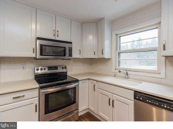 5th image of 402 Pennypacker Ave
