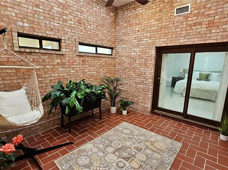 705 Kerry Ln — Photo 15