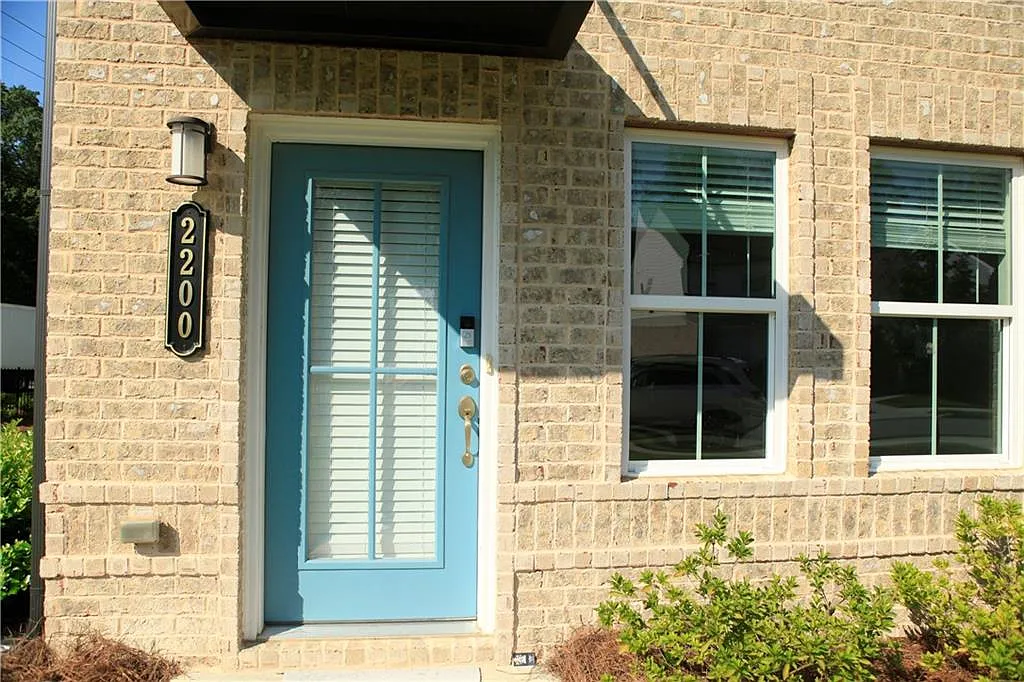2 bed, 3.5 bath, 2000 sqft, $2,400 — Photo 3